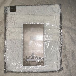 Royal Velvet Regent Valance. New. Purchased never used.